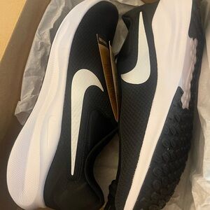 Nike Men's Black and White Sneakers